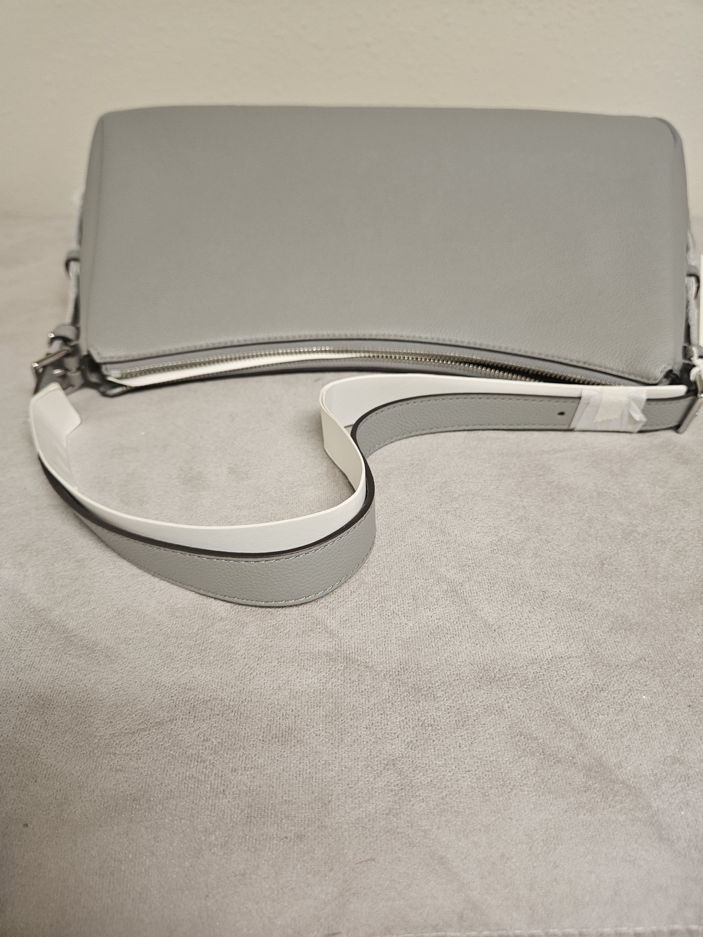 Tory Burch Light Grey Pebbled Leather Shoulder Bag - Picture 7 of 12